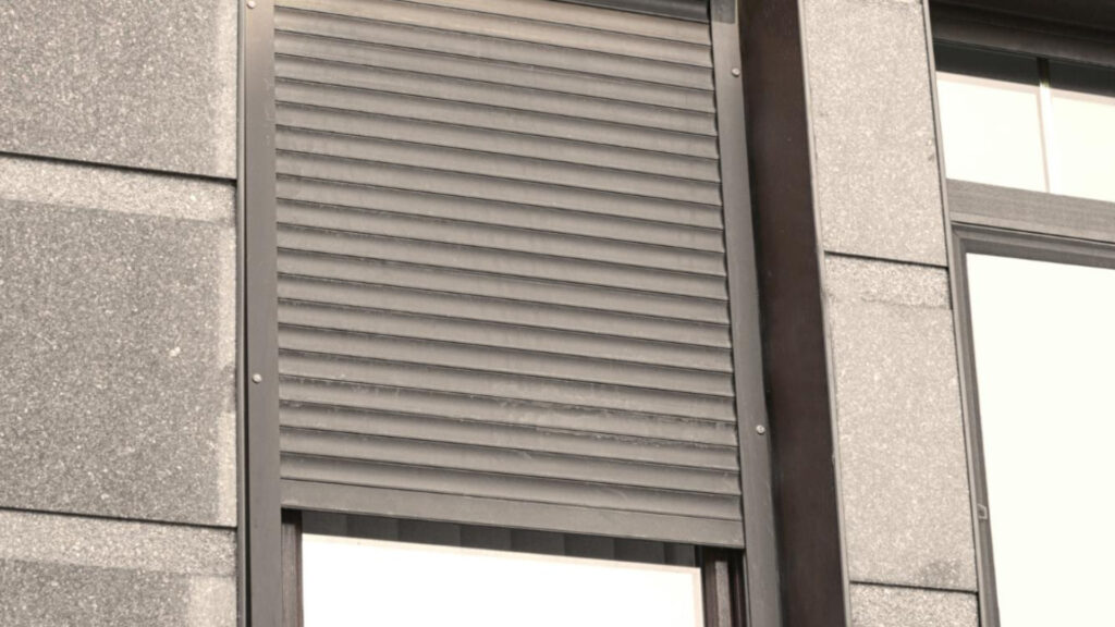 Volet roulant et sécurité : pourquoi une réparation rapide est essentielle à Mulhouse ?